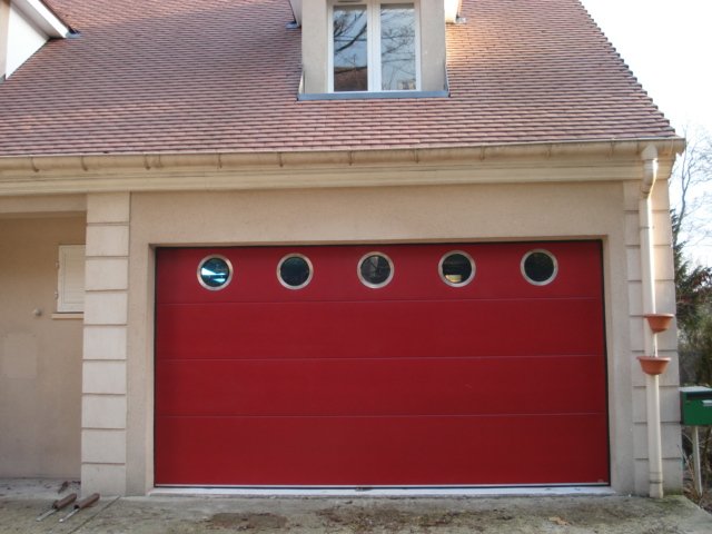 Fourniture et/ou automatisation de portails et portes de garage.